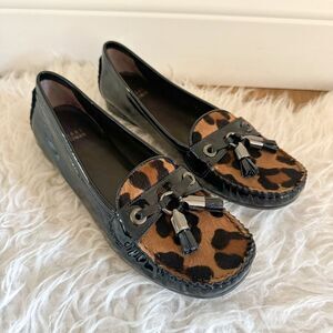 Stuart Weitzman Black Patent Leather and Leopard Calf Hair Loafers | Size 8